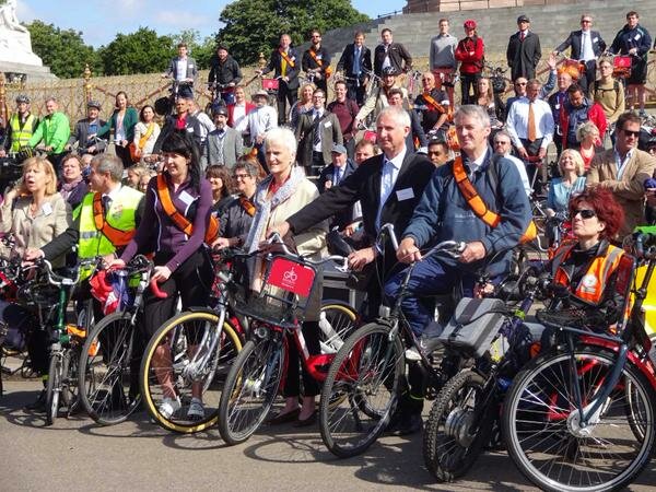 Huw Irranca-Davies MP with other MPs and peers, preparing to cycle to Westminster Palace